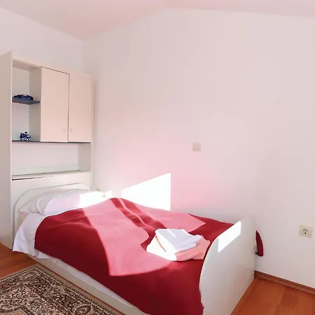 3 Bedroom Lovely In Apartment *