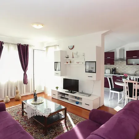 3 Bedroom Lovely In * Gata