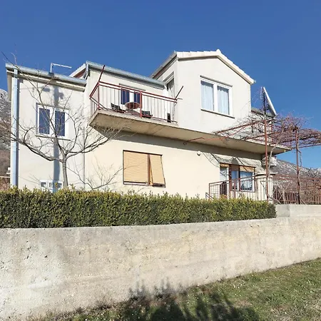 Apartment 3 Bedroom Lovely In