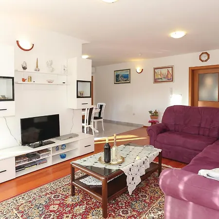 Apartment 3 Bedroom Lovely In Gata