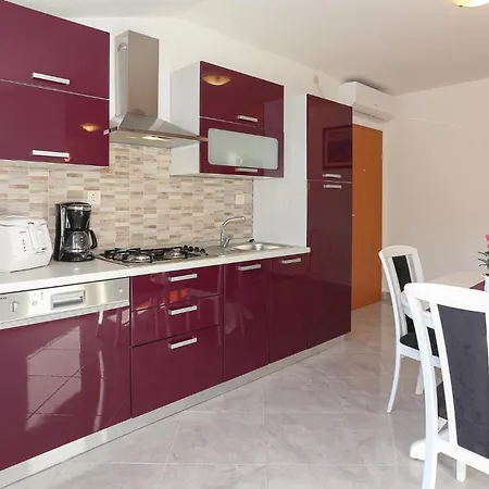 Apartment 3 Bedroom Lovely In